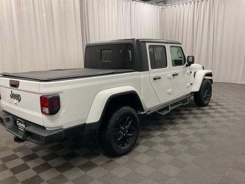 2023 Jeep Gladiator Sport