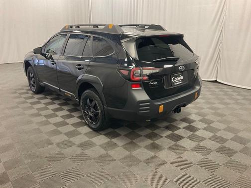 Crystal Black Silica 2024 Subaru Outback Wilderness
