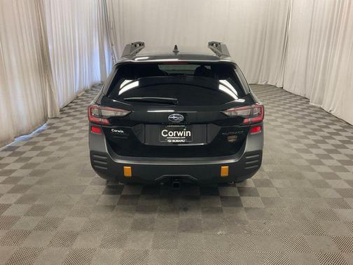 Crystal Black Silica 2024 Subaru Outback Wilderness