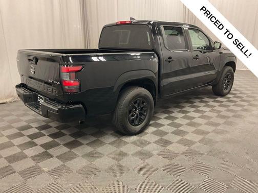Black 2024 Nissan Frontier SV