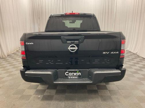 Black 2024 Nissan Frontier SV