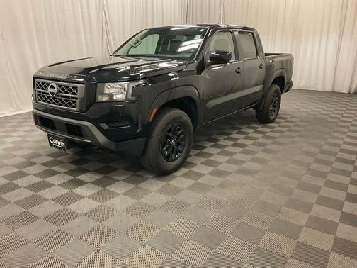 Black 2024 Nissan Frontier SV