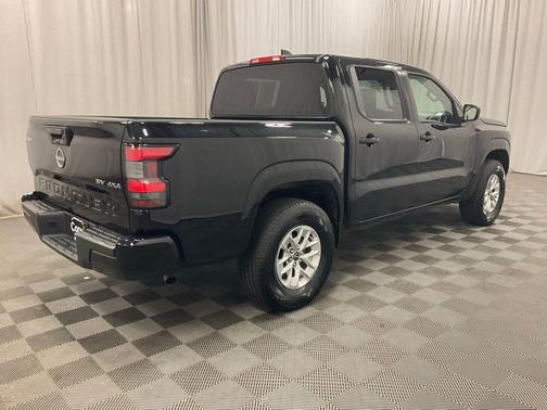 Black 2024 Nissan Frontier SV