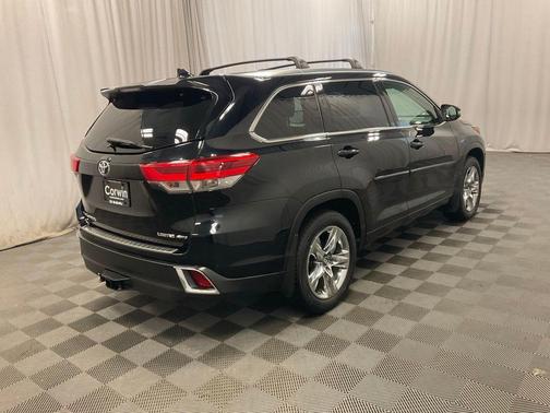 Midnight Black Metallic 2018 Toyota Highlander