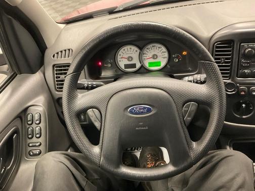 2005 Ford Escape XLS