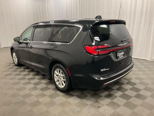 2023 Chrysler Pacifica Touring-L
