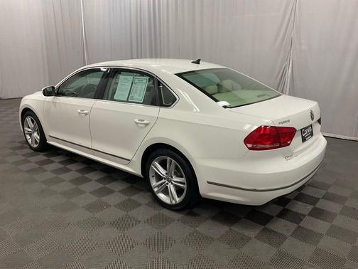 Candy White 2015 Volkswagen Passat 2.0L TDI DSG SEL Premium