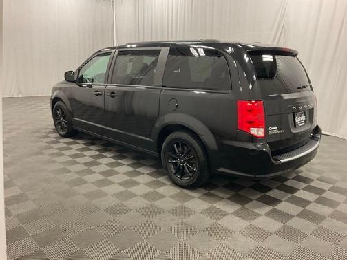 Brilliant Black Crystal Pearlcoat 2019 Dodge Grand Caravan GT