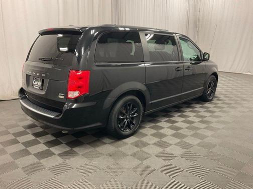 Brilliant Black Crystal Pearlcoat 2019 Dodge Grand Caravan GT
