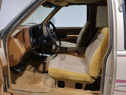 Tan 1989 Chevrolet 1500 SCOTTSDALE
