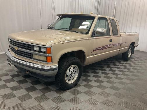 Tan 1989 Chevrolet 1500 SCOTTSDALE