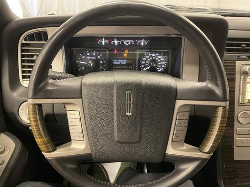2010 Lincoln Navigator Base