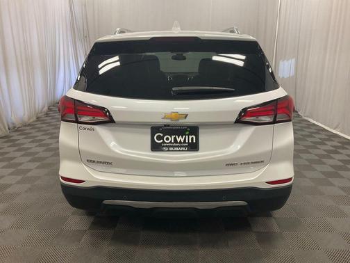 Iridescent Pearl Tricoat 2023 Chevrolet Equinox Premier