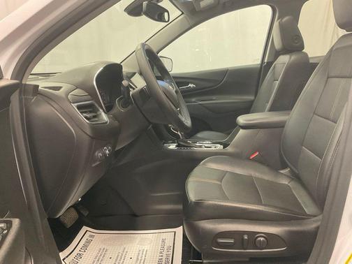 Iridescent Pearl Tricoat 2023 Chevrolet Equinox Premier