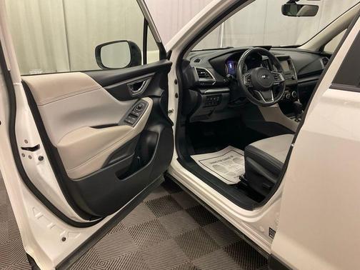 Crystal White Pearl 2023 Subaru Forester Premium