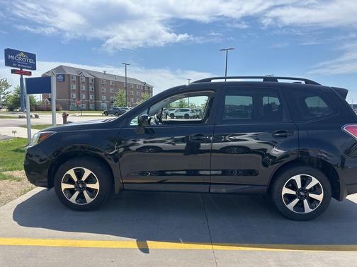 Crystal Black Silica 2018 Subaru Forester 2.5i Premium