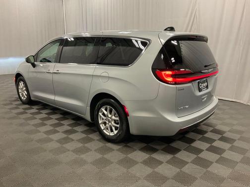 Silver Mist Clearcoat 2023 Chrysler Pacifica Touring-L
