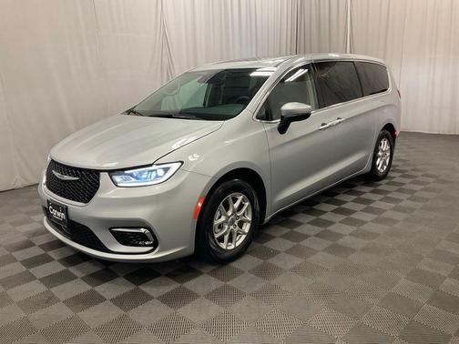 Silver Mist Clearcoat 2023 Chrysler Pacifica Touring-L