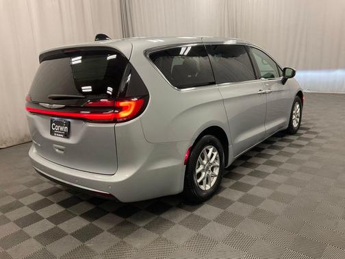 Silver Mist Clearcoat 2023 Chrysler Pacifica Touring-L