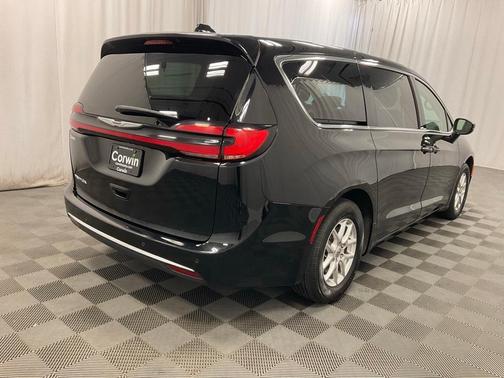 2024 Chrysler Pacifica Touring-L