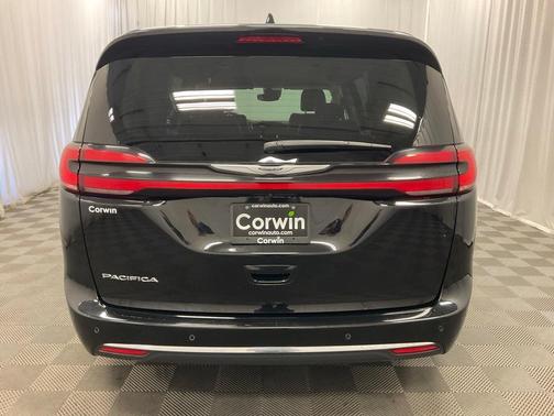 2024 Chrysler Pacifica Touring-L