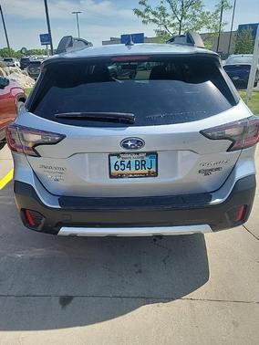 Ice Silver Metallic 2022 Subaru Outback Limited