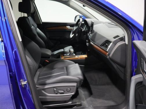 Ultra Blue Metallic 2023 Audi Q5 e 55 S line quattro Premium