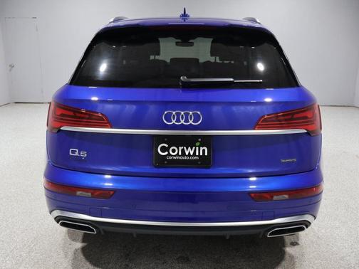 Ultra Blue Metallic 2023 Audi Q5 e 55 S line quattro Premium