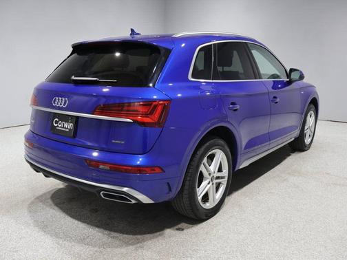 Ultra Blue Metallic 2023 Audi Q5 e 55 S line quattro Premium
