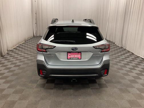 Ice Silver Metallic 2022 Subaru Outback Premium