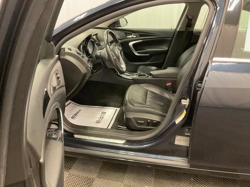 2013 Buick Regal Premium 1