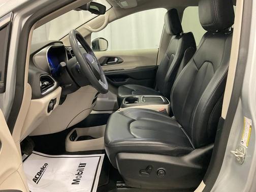 2023 Chrysler Pacifica Touring-L