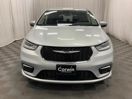 2023 Chrysler Pacifica Touring-L