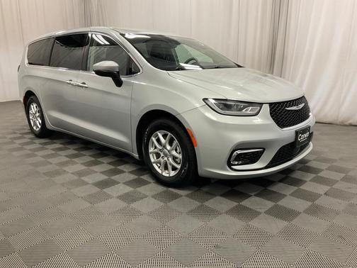 2023 Chrysler Pacifica Touring-L