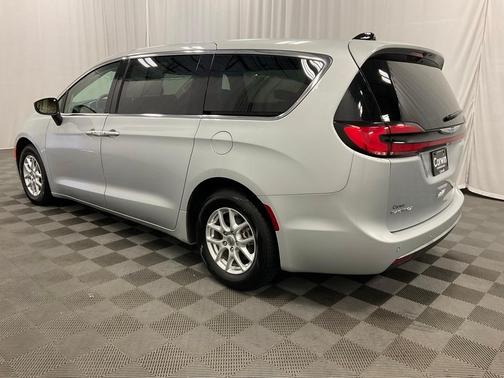 2023 Chrysler Pacifica Touring-L