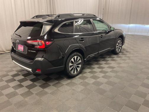 Crystal Black Silica 2024 Subaru Outback Limited