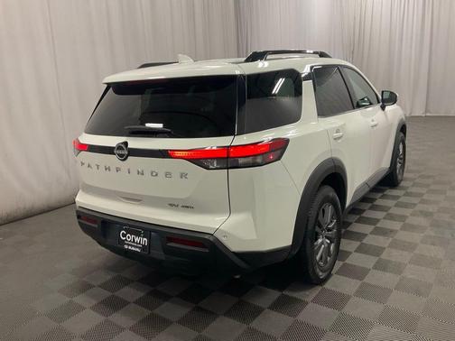 2024 Nissan Pathfinder SV