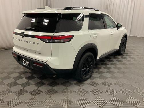 2024 Nissan Pathfinder SV