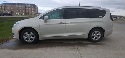 White 2017 Chrysler Pacifica Touring-L Plus