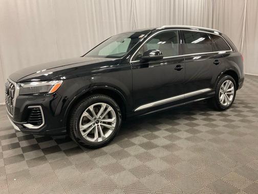 Mythos Black Metallic 2025 Audi Q7 55 Premium Plus