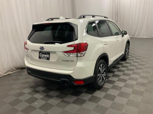 Crystal White Pearl 2023 Subaru Forester Limited