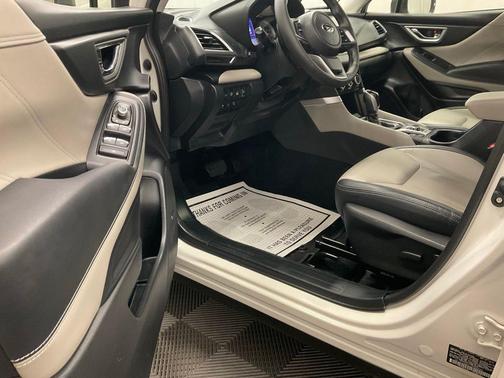 Crystal White Pearl 2023 Subaru Forester Limited