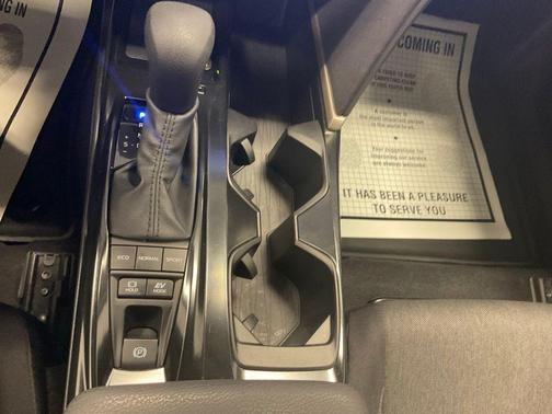 Ice 2025 Toyota Camry LE