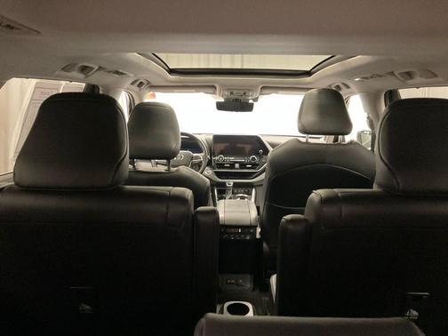 Midnight Black Metallic 2023 Toyota Highlander Platinum