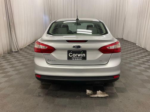 Ingot Silver Metallic 2012 Ford Focus SE