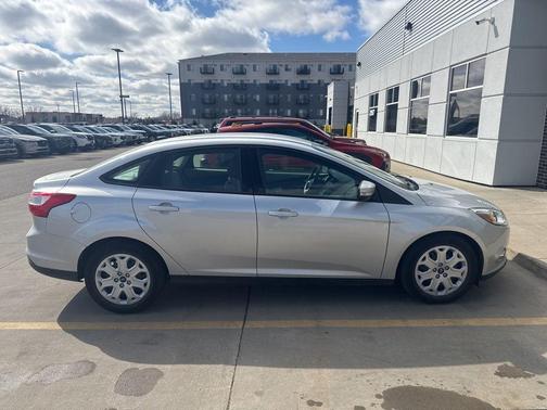 Ingot Silver Metallic 2012 Ford Focus SE