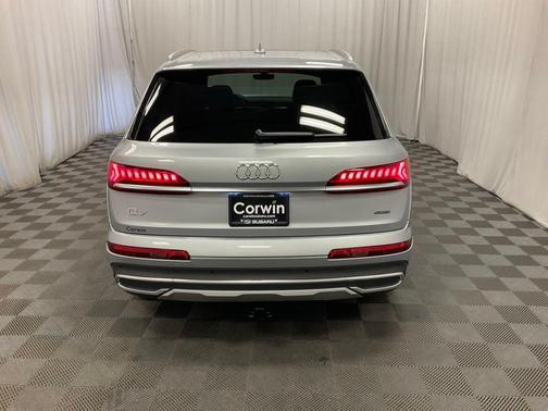 Florett Silver Metallic 2022 Audi Q7 45 Premium