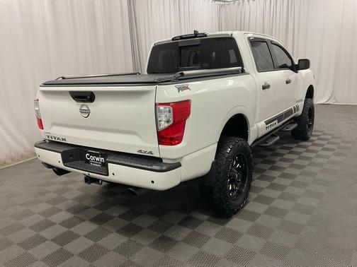 2023 Nissan Titan SV