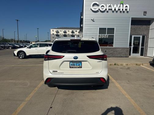 2021 Toyota Highlander Hybrid XLE
