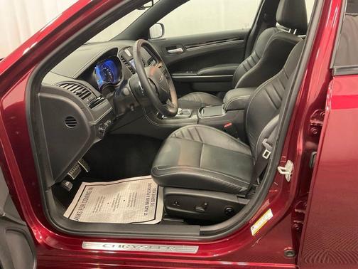 Velvet Red Pearlcoat 2023 Chrysler 300